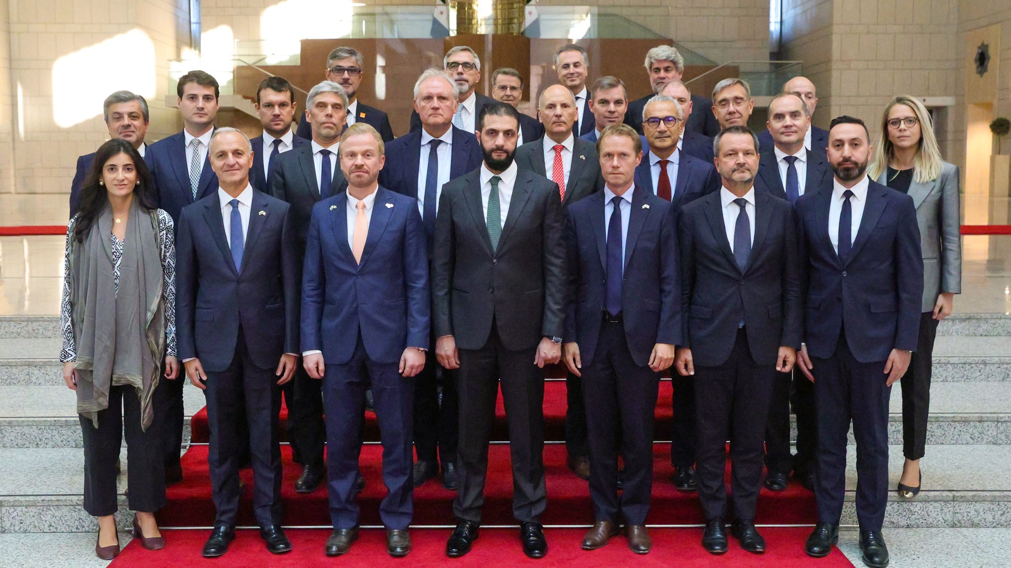 السيد الرئيس أحمد الشرع يستقبل وفدًا من رجال الأعمال والمستثمرين الفرنسيين في قصر الشعب بدمشق