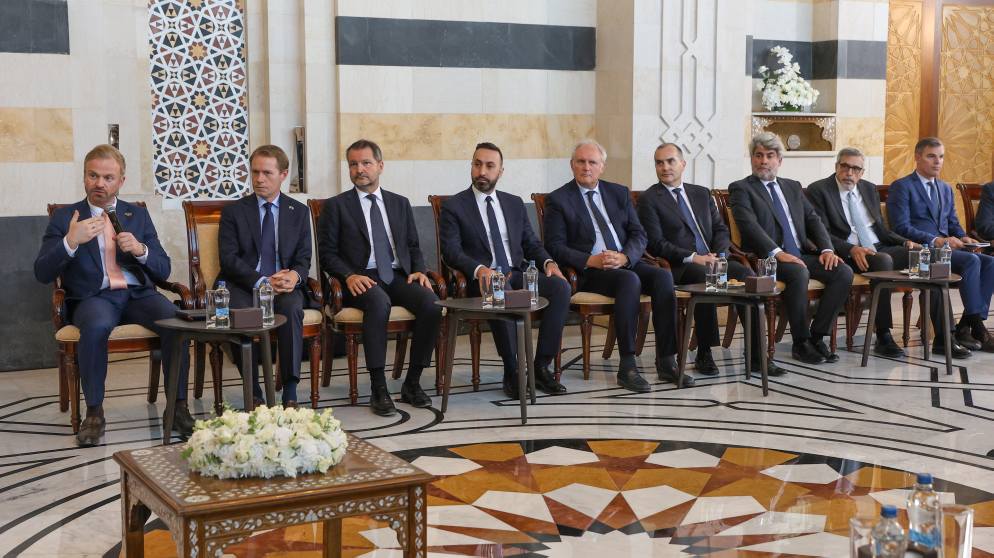 السيد الرئيس أحمد الشرع يستقبل وفدًا من رجال الأعمال والمستثمرين الفرنسيين في قصر الشعب بدمشق