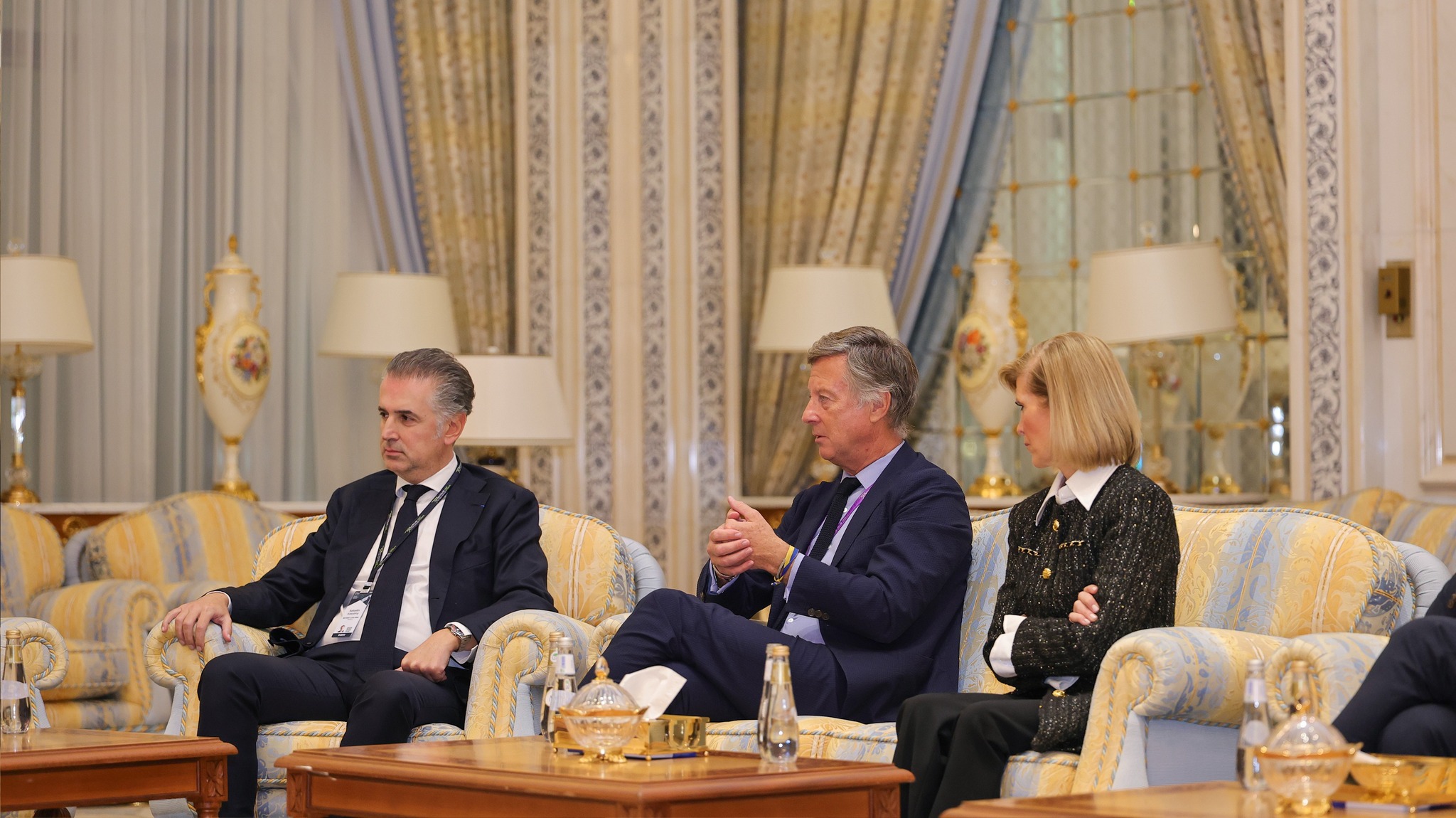 اجتماع السيد الرئيس أحمد الشرع مع عددٍ من كبار المستثمرين الدوليين في الرياض