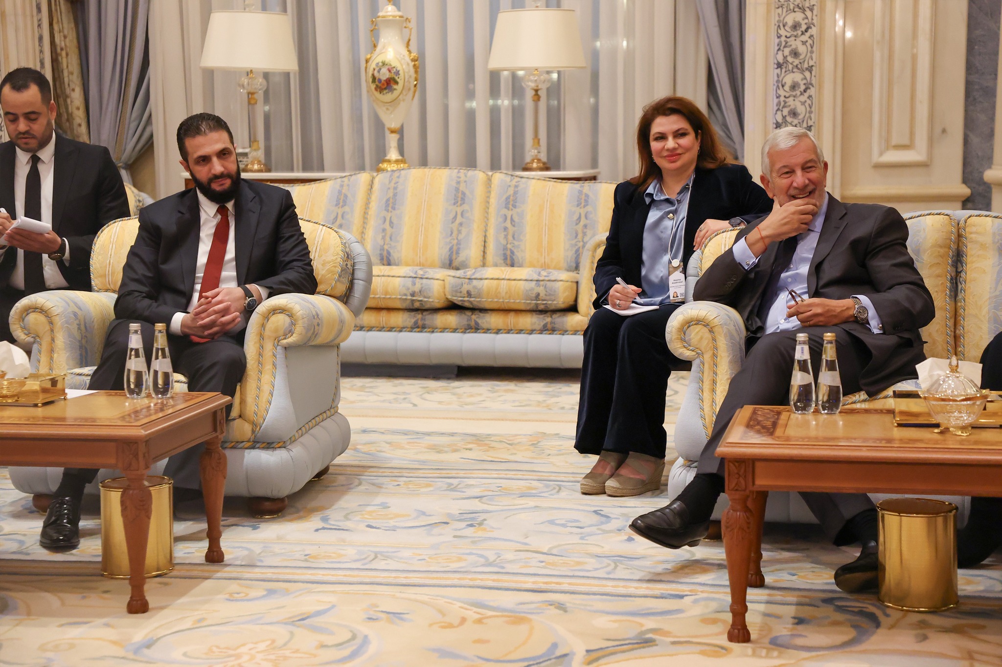 اجتماع السيد الرئيس أحمد الشرع مع عددٍ من كبار المستثمرين الدوليين في الرياض